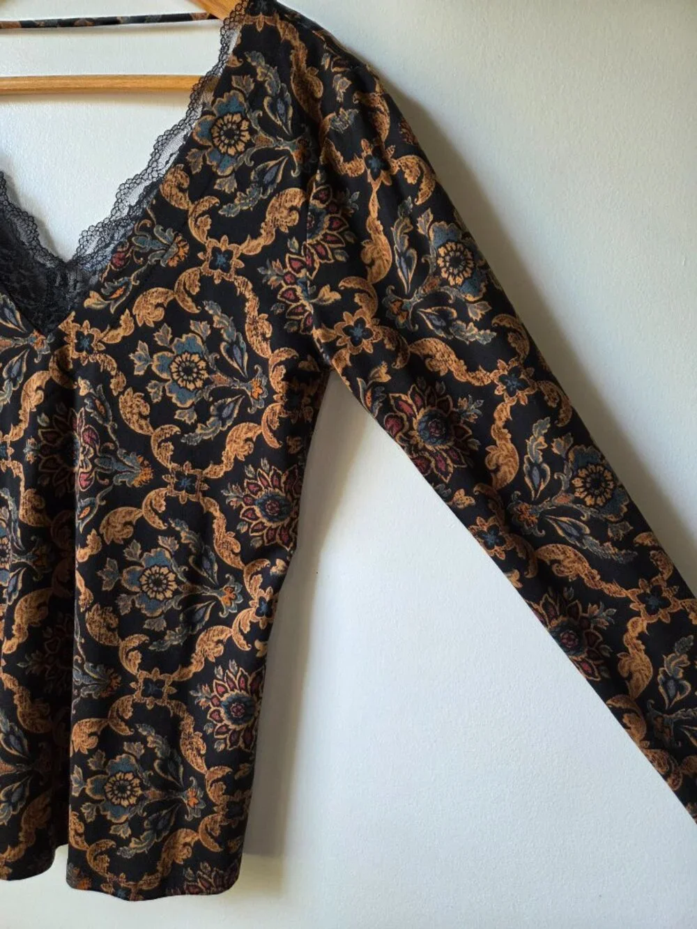EUC LIKE NEW DAYTRIP DARK ACADEMIA LACED BOHO PRINT LONGSLEEVE TOP SIZE M